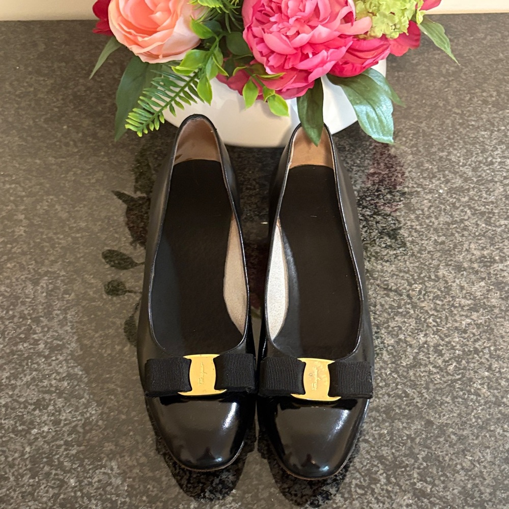 Elegant Ferragamo Black Women's Shoes with Gold Accent